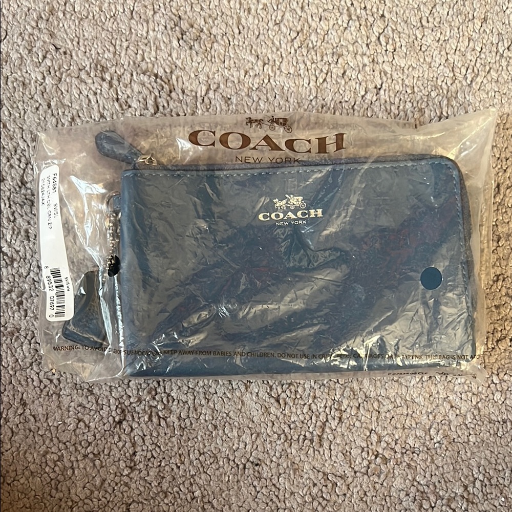 Coach Slate Leather Wristlet •EUC - Picture 6 of 6